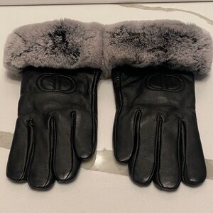 ✅ PRICE IS FIRM ✅ Fashion Black Leather Gloves with Fur Trim
